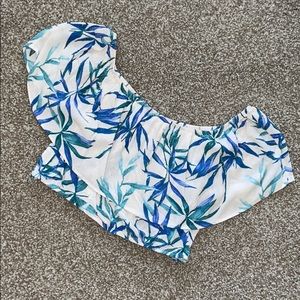 Forever21 leaf print shoulder crop top